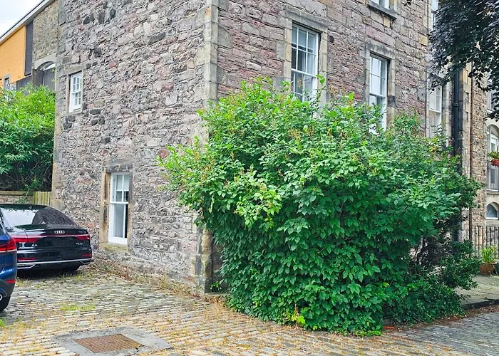 Russel House - 4 Bedroom - The Royal Mile