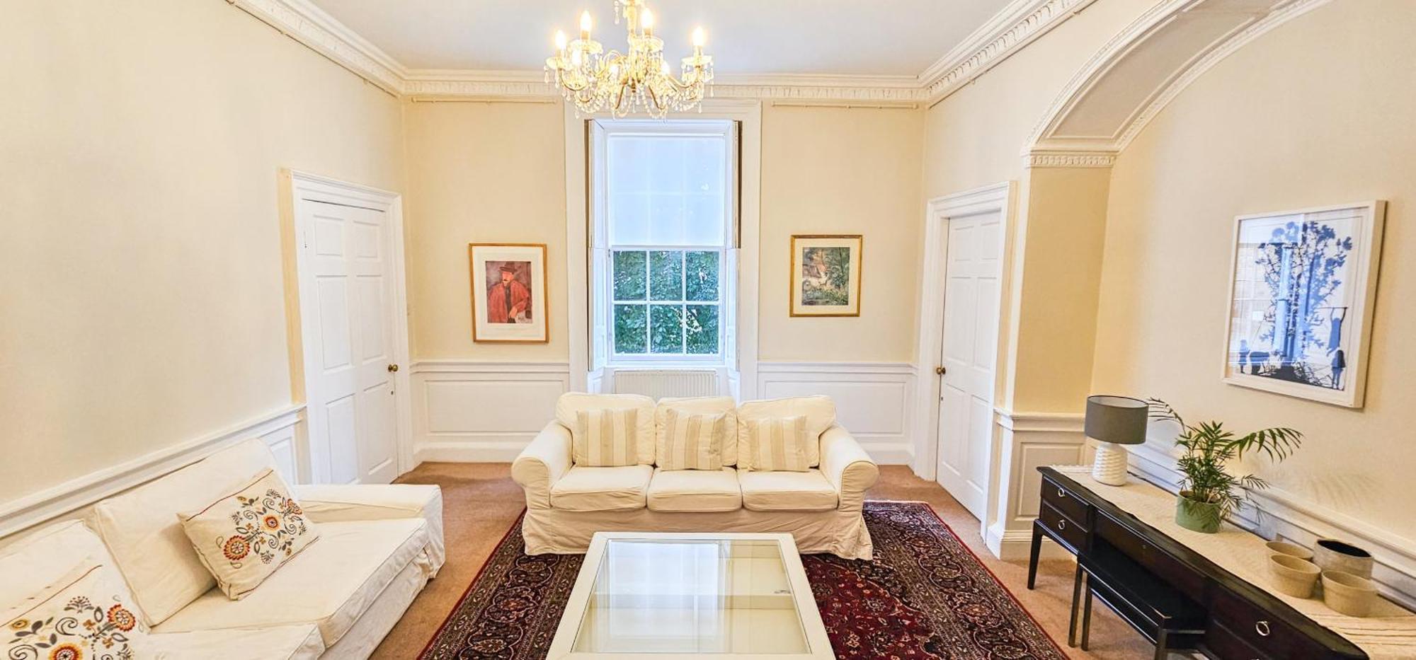 Дом отдыха Russel House - 4 Bedroom - The Royal Mile *